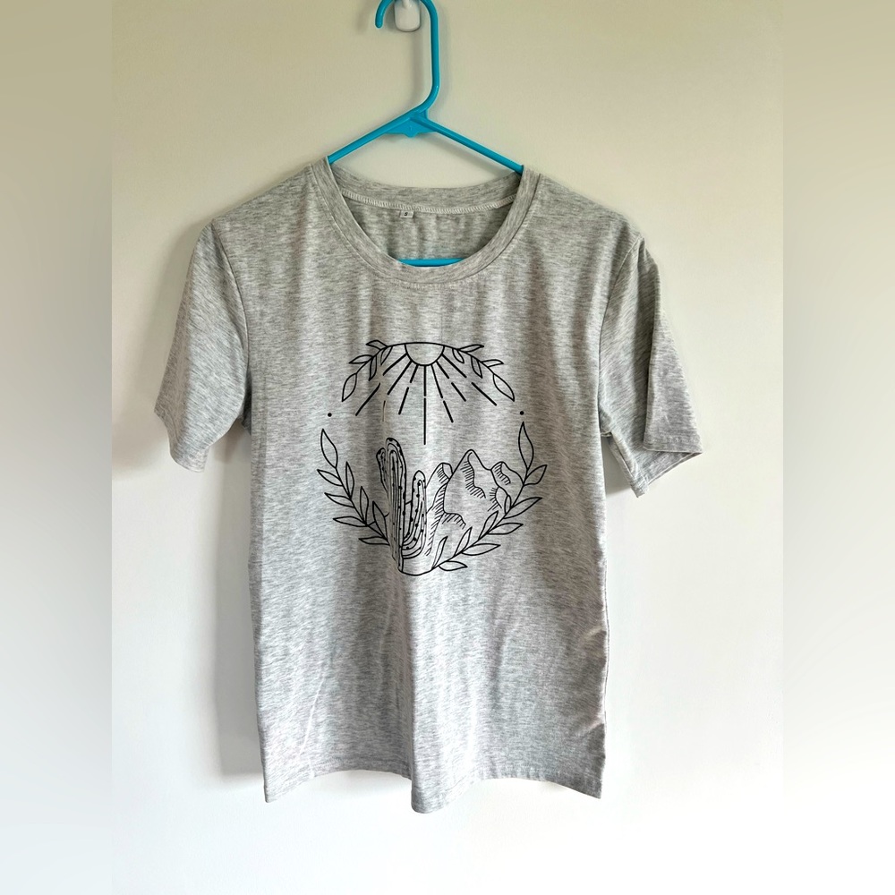 NWOT Desert scene t-shirt